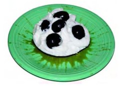 Credit: © Ken Love, University of Hawai‘i Grumichama tart with lilikoi sauce