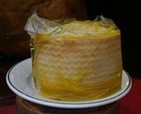 Queso manchego en una forma moderna de envasado al vacío, con aceite. Castilla-La Mancha, España