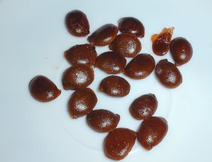 Credit: http://www.reallyrawfood.com/2008/11/16/wild-persimmons-vs-fuyus/ Roasted Persimmon seeds can be used to extend coffee